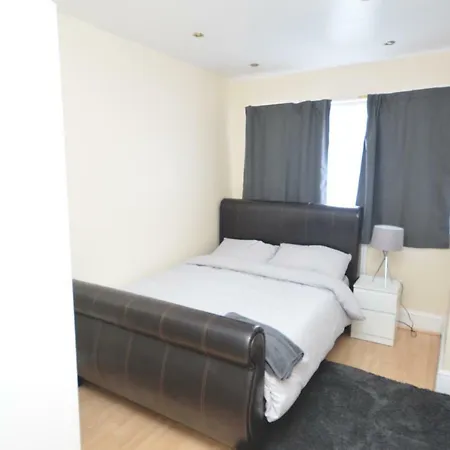 Four Bedroom Townhouse 12 Minutes Walk To Excel Exhibition Centre London Exterior photo